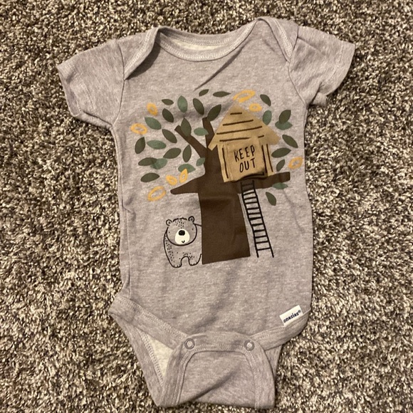 10 Baby Boy Onesies. 1 pair of Pajamas. Size 0-3 month. Gerber Brand. - Picture 6 of 12